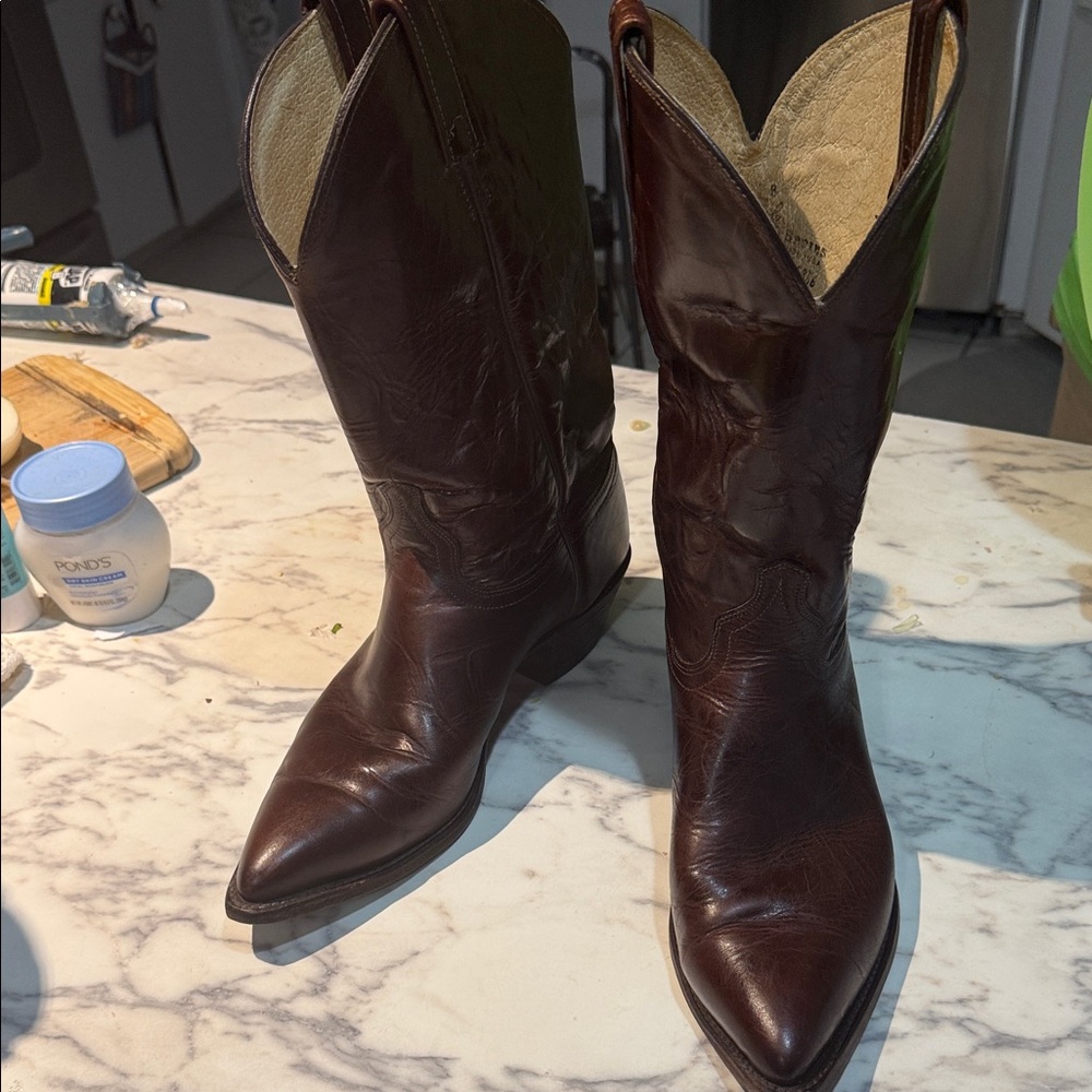 Lucchese Cream Leather Interior